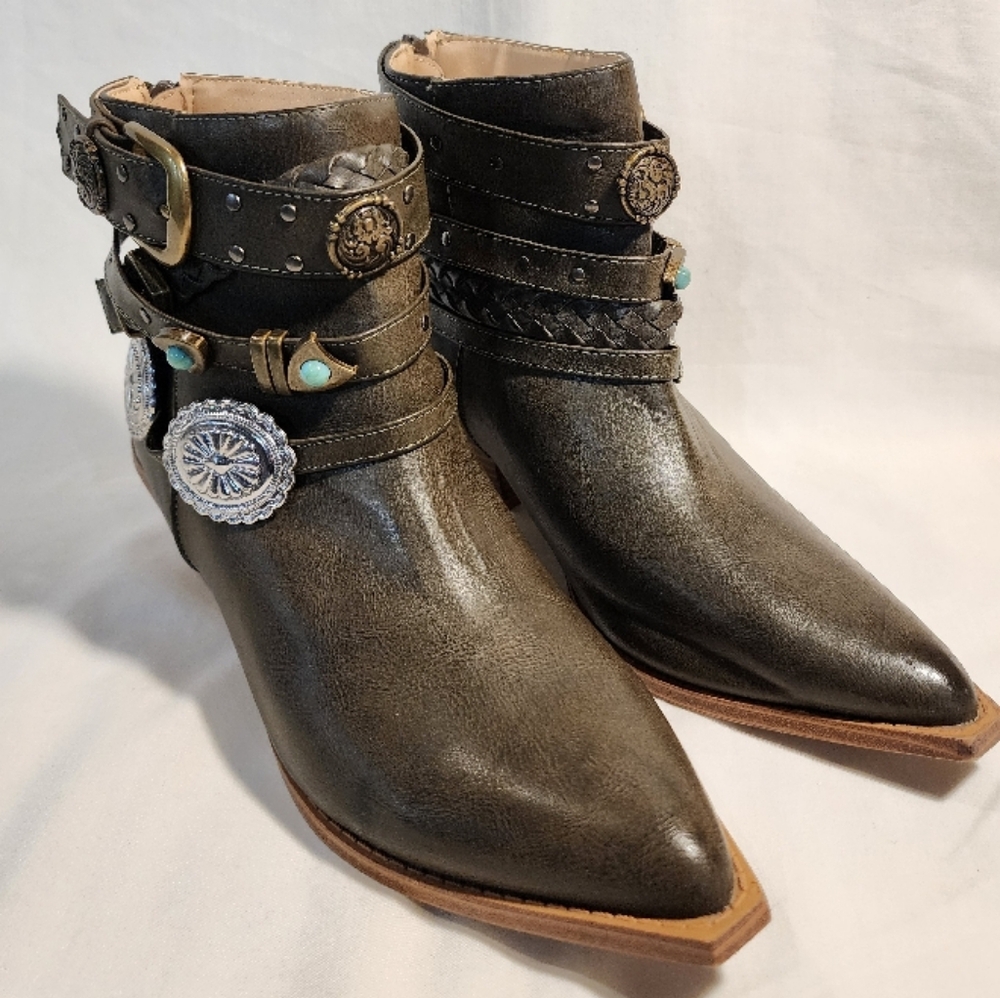 Penny Loves Kenny boots with Comfortable Fit and Stylish Design